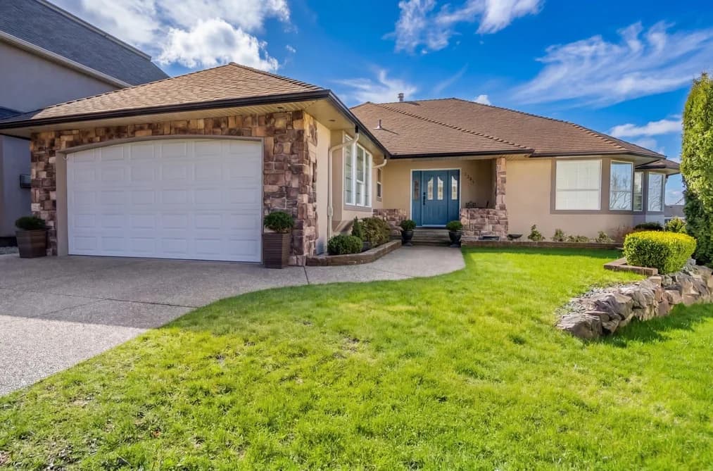 2389 ORCHARD PLACE, Abbotsford, BC — Residential for Sale - Photo 2