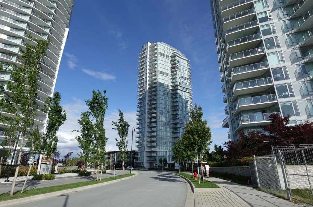 2401 7769 PARK CRESCENT, Burnaby, BC — Residential for Sale - Photo 2