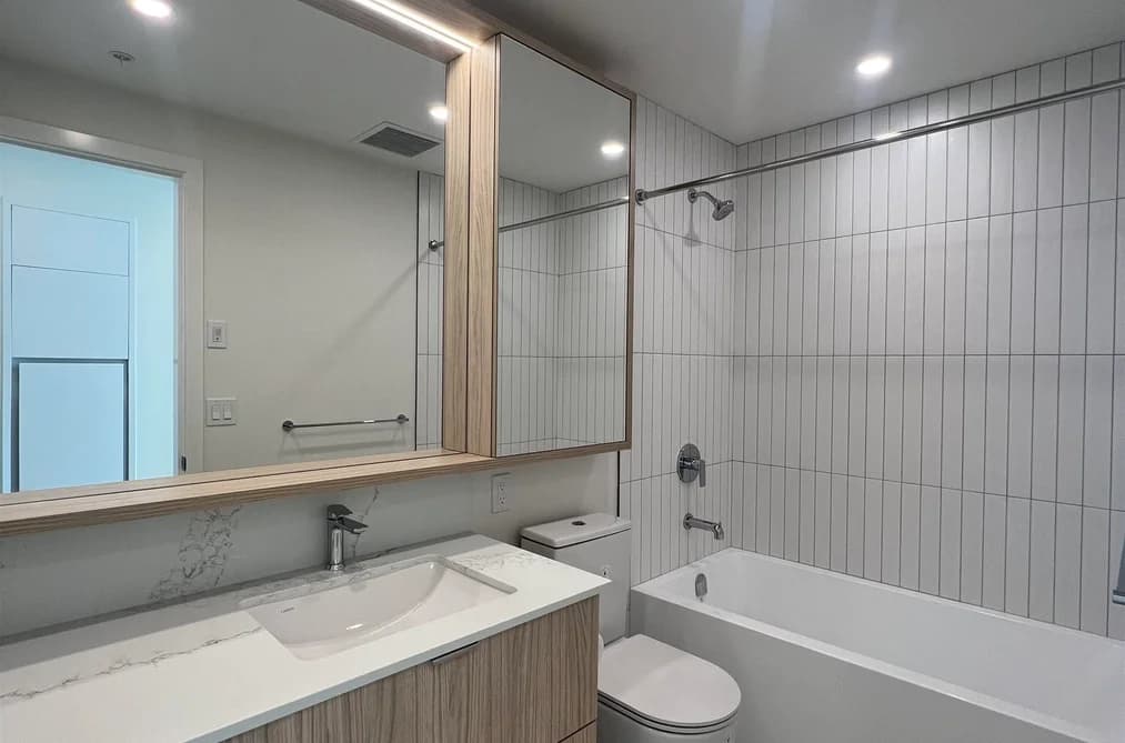 2403 537 COTTONWOOD AVENUE, Coquitlam, BC — Residential for Sale - Photo 2