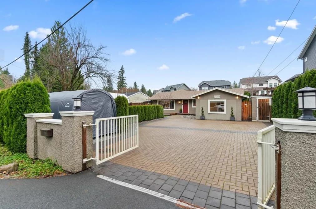 24055 FERN CRESCENT, Maple Ridge, BC — Residential for Sale - Main Photo