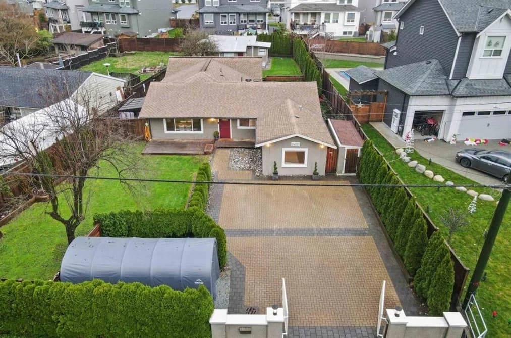 24055 FERN CRESCENT, Maple Ridge, BC — Residential for Sale - Photo 2