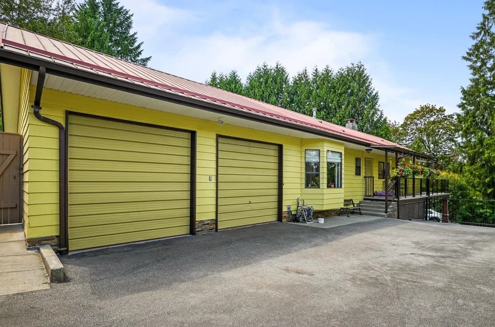 24089 LOUGHEED HIGHWAY, Maple Ridge, BC — Residential for Sale - Photo 2