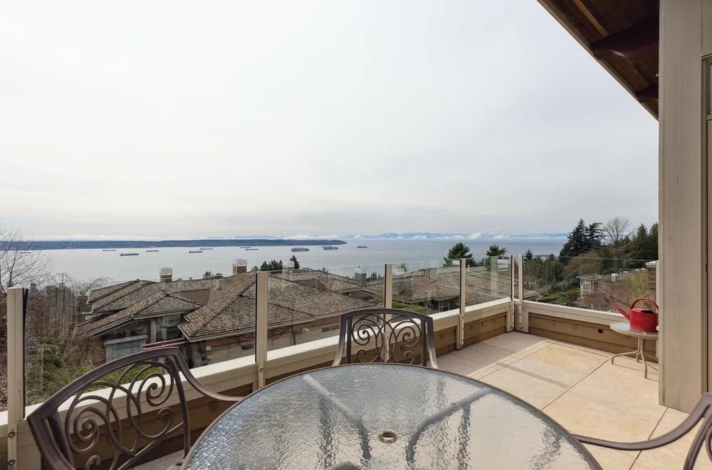 2416 CARR LANE, West Vancouver, BC — Residential for Sale - Photo 2