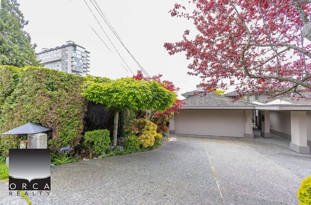 2424 BELLEVUE AVENUE, West Vancouver BC V7V 1E2 - Photo 1