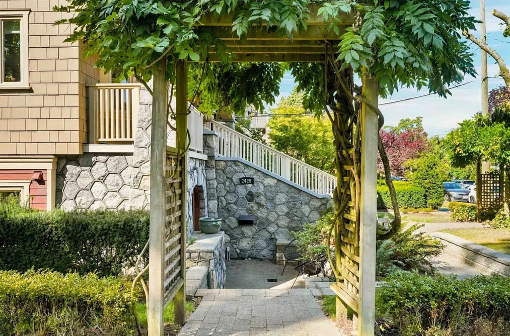 2425 LARCH STREET, Vancouver, BC — Residential for Sale - Photo 2