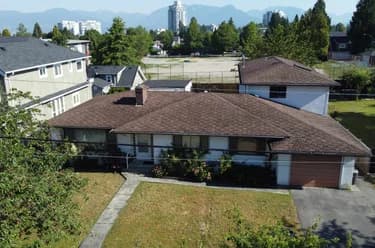 House for sale at 2435 E 38th Avenue Vancouver British Columbia - MLS: R3081243