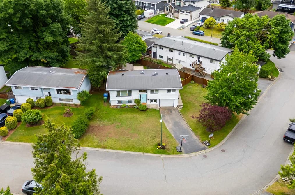 2454 ALADDIN CRESCENT, Abbotsford, BC — Residential for Sale - Photo 2
