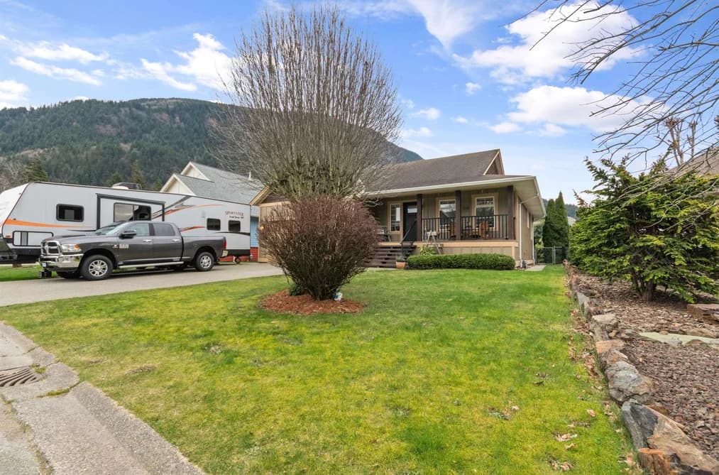 246 BALSAM AVENUE, Harrison Hot Springs, BC — Residential for Sale - Photo 2