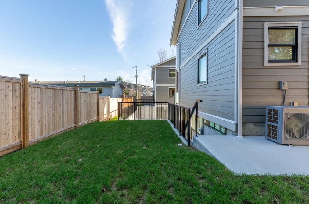 2461 BECK ROAD, Abbotsford, BC — Residential for Sale - Photo 2