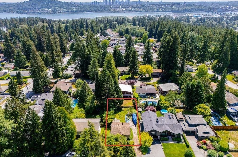 2465 KEATS ROAD, North Vancouver, BC — Residential for Sale - Photo 2