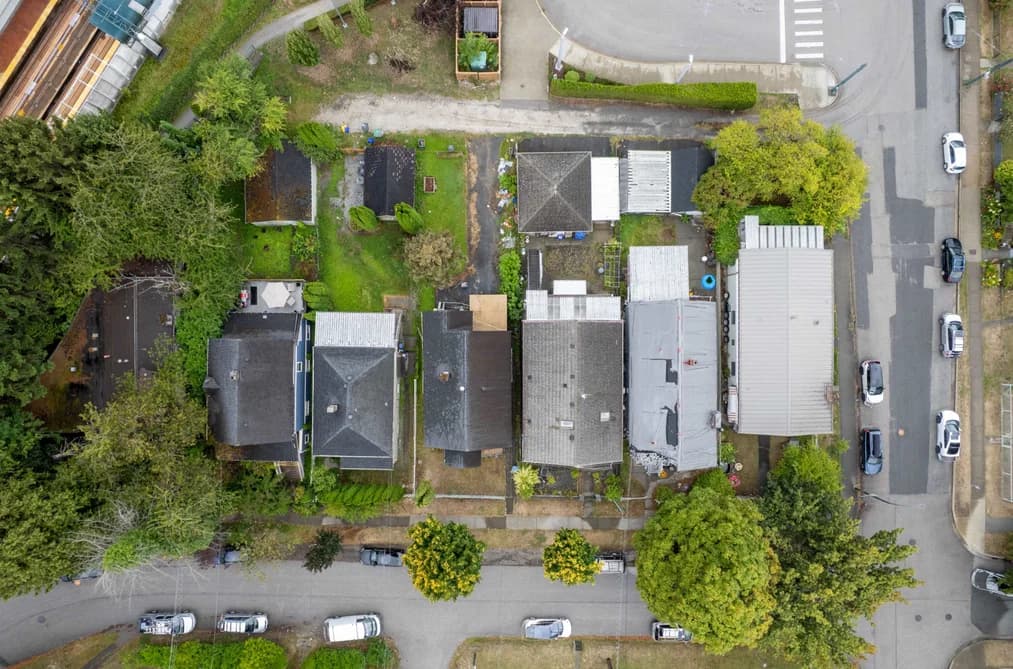 2474 E 24TH AVENUE, Vancouver, BC — Residential for Sale - Photo 2