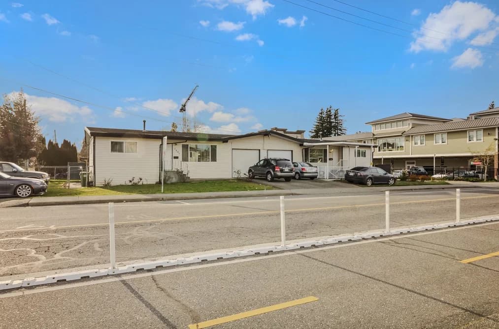 2489 PARKVIEW STREET, Abbotsford, BC — Residential Income for Sale - Photo 2
