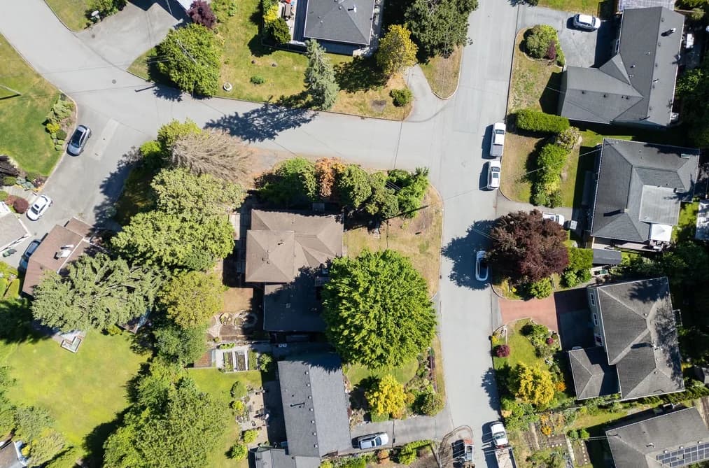2495 LAURALYNN DRIVE, North Vancouver, BC — Residential for Sale - Photo 2