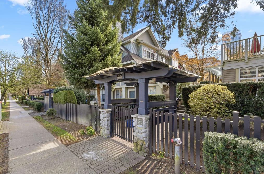 25 7128 STRIDE AVENUE, Burnaby, BC — Residential for Sale - Main Photo