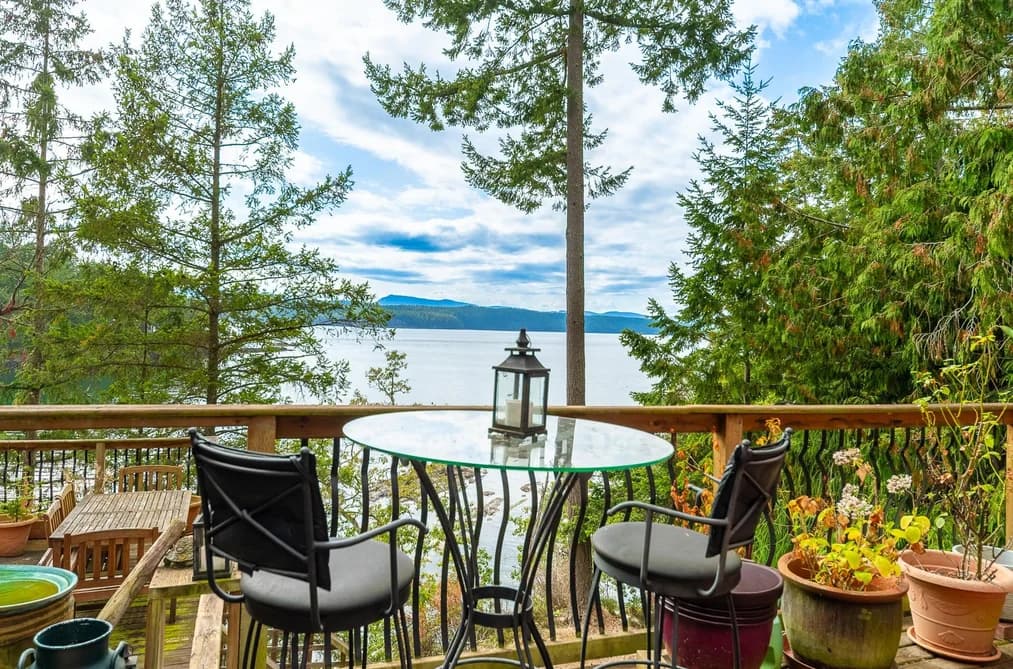 250 LEIGHTON LANE, Mayne Island, BC — Residential for Sale - Main Photo