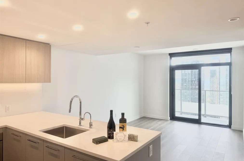2505 6608 SUSSEX AVENUE, Burnaby, BC — Residential for Sale - Photo 2