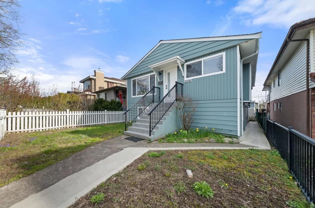 2506 E 45TH AVENUE, Vancouver, BC — Residential for Sale - Photo 2