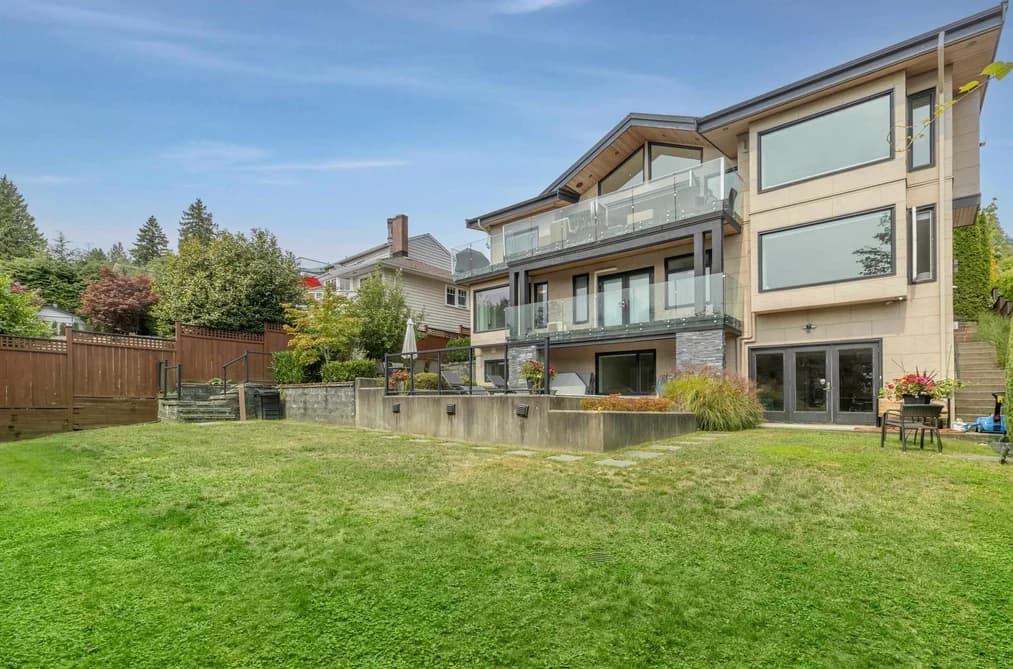 2512 PALMERSTON AVENUE, West Vancouver, BC — Residential for Sale - Photo 2