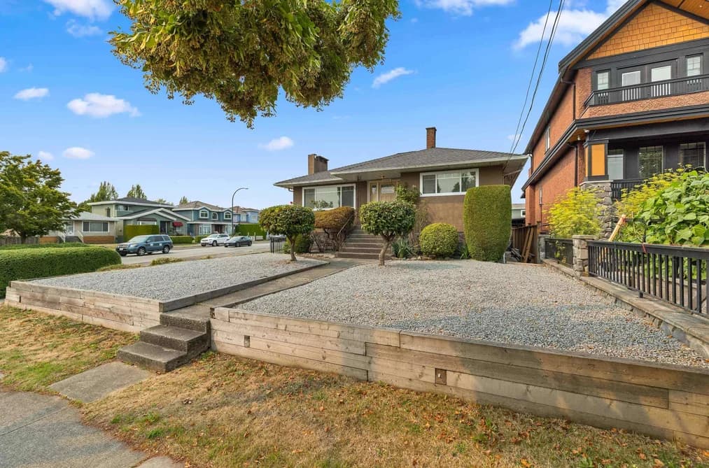 2515 E 45TH AVENUE, Vancouver, BC — Residential for Sale - Photo 2