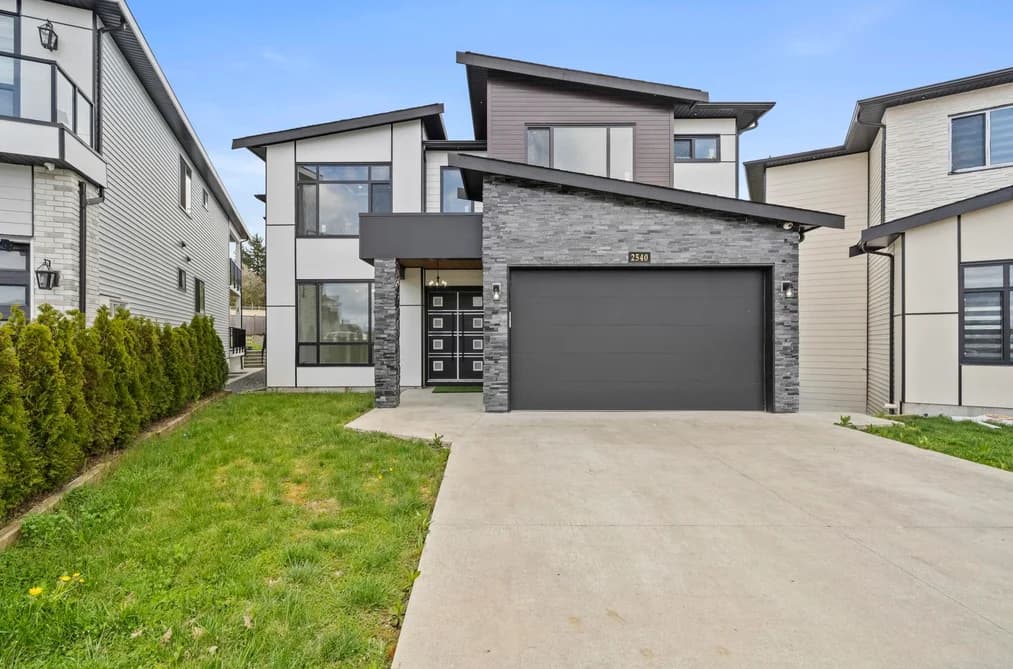 2540 TERMINAL COURT, Abbotsford, BC — Residential for Sale - Main Photo