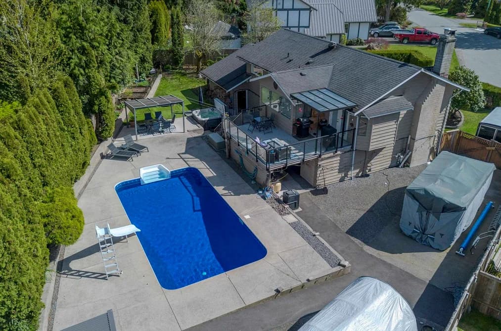 2541 MONTROSE WAY, Squamish, BC — Residential for Sale - Main Photo