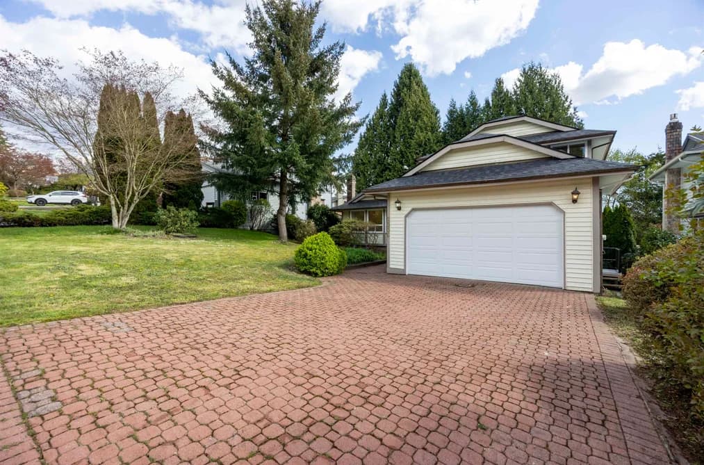 2556 TRILLIUM PLACE, Coquitlam, BC — Residential for Sale - Photo 2