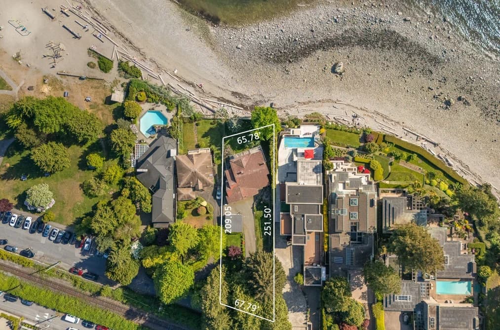 2560 BELLEVUE AVENUE, West Vancouver, BC — Residential for Sale - Photo 2