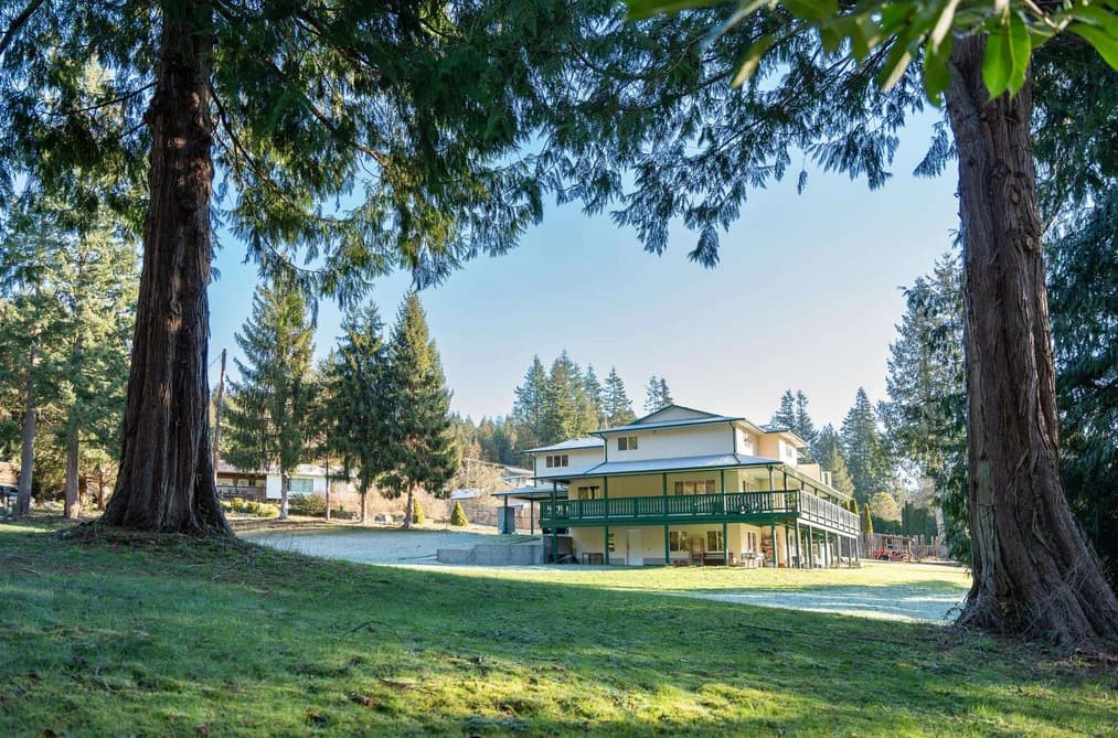 2562 MILES ROAD, Roberts Creek, BC — Residential for Sale - Photo 2