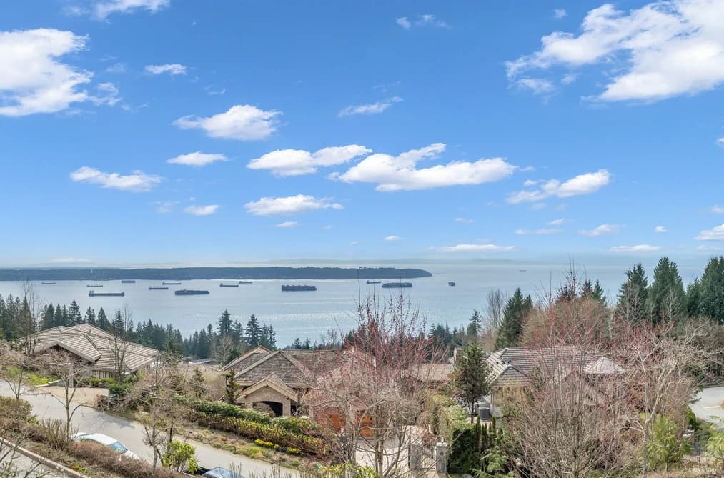 102 2575 GARDEN COURT, West Vancouver, BC — Residential for Sale - Main Photo