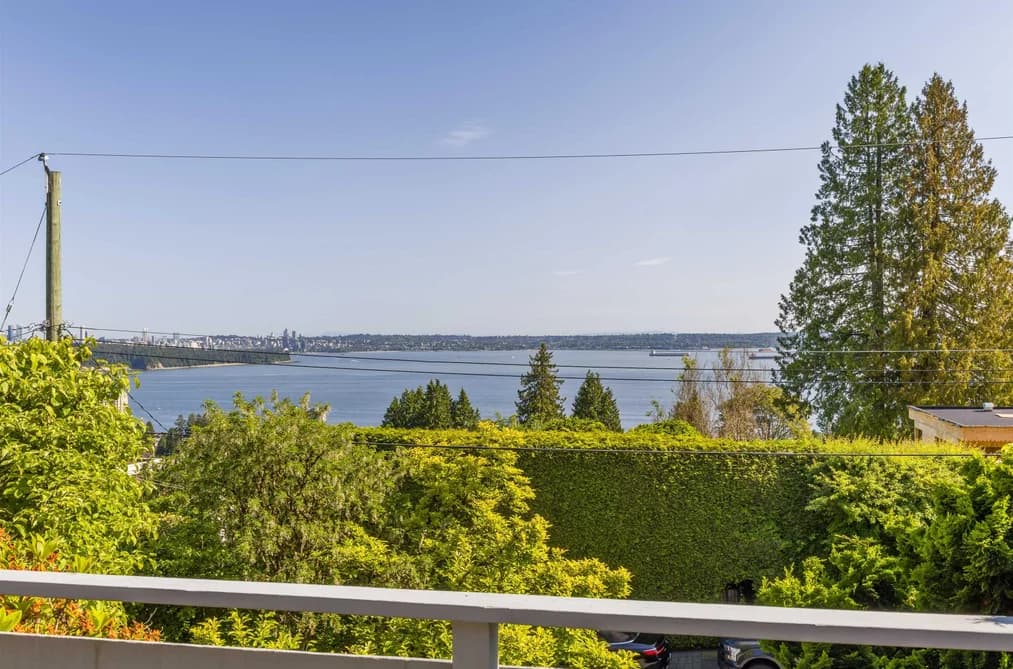 2575 QUEENS AVENUE, West Vancouver, BC — Residential for Sale - Photo 2