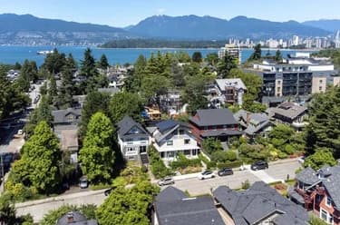 House for sale at 2575 W 3rd Avenue Vancouver British Columbia - MLS: R3105822