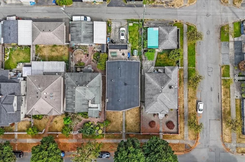 2593 E 25TH AVENUE, Vancouver, BC — Residential for Sale - Photo 2