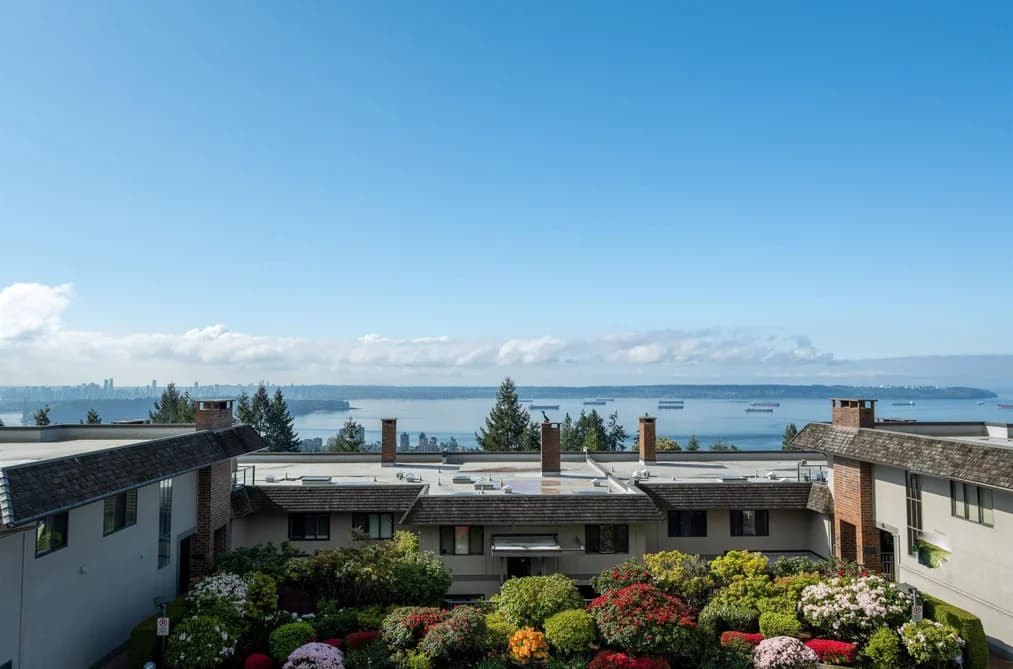 26 2214 FOLKESTONE WAY, West Vancouver, BC — Residential for Sale - Main Photo