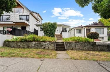 House for sale at 2608 E 4th Avenue Vancouver British Columbia - MLS: R3162837