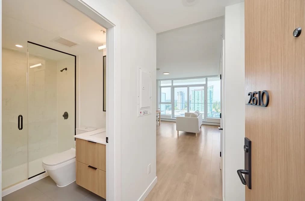 2610 13685 102 AVENUE, Surrey, BC — Residential for Sale - Photo 2