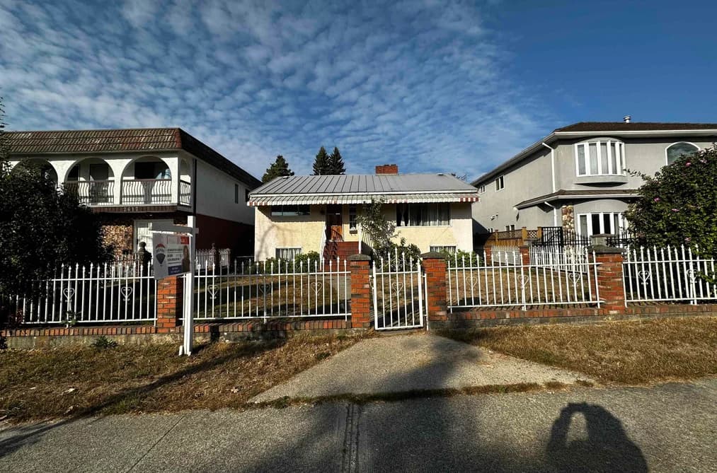 2621 E 8TH AVENUE, Vancouver, BC — Residential for Sale - Photo 2