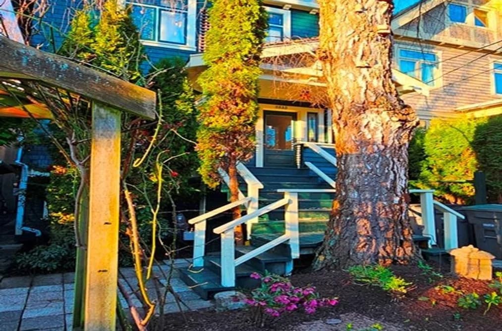 2635 W 7TH AVENUE, Vancouver, BC — Residential Income for Sale - Photo 2