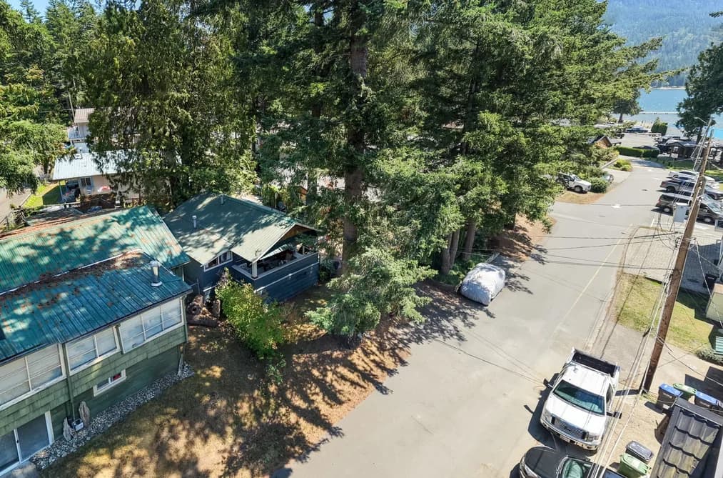 265 FIRST AVENUE, Cultus Lake, BC — Residential for Sale - Photo 2