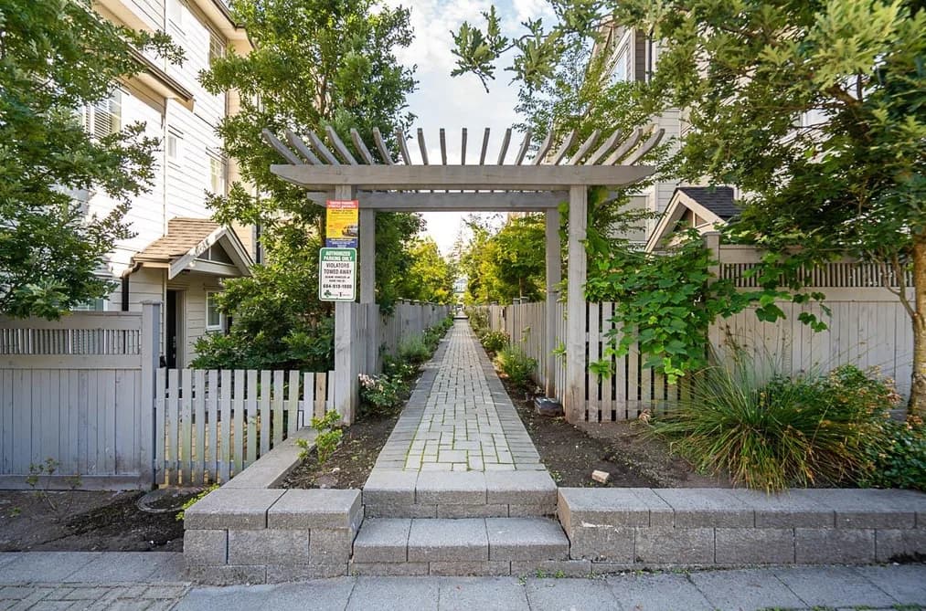 27 13898 64 AVENUE, Surrey, BC — Residential for Sale - Photo 2