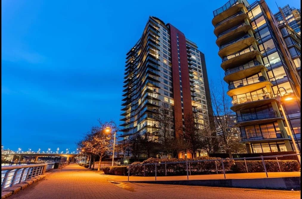 2705 8 SMITHE MEWS, Vancouver, BC — Residential for Sale - Main Photo