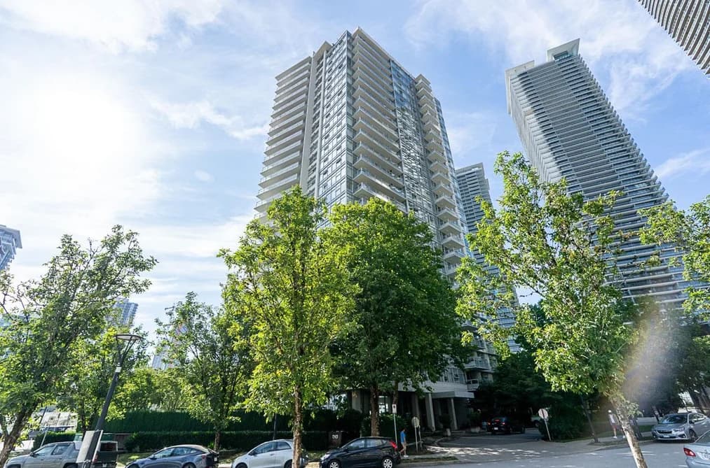 2708 2289 YUKON CRESCENT, Burnaby, BC — Residential for Sale - Photo 2