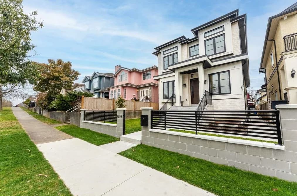 2719 E 46TH AVENUE, Vancouver, BC — Residential for Sale - Photo 2
