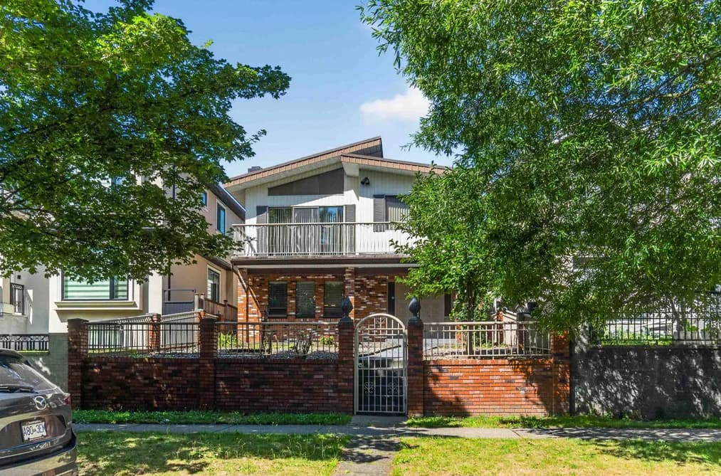 2739 E 8TH AVENUE, Vancouver, BC — Residential for Sale - Main Photo