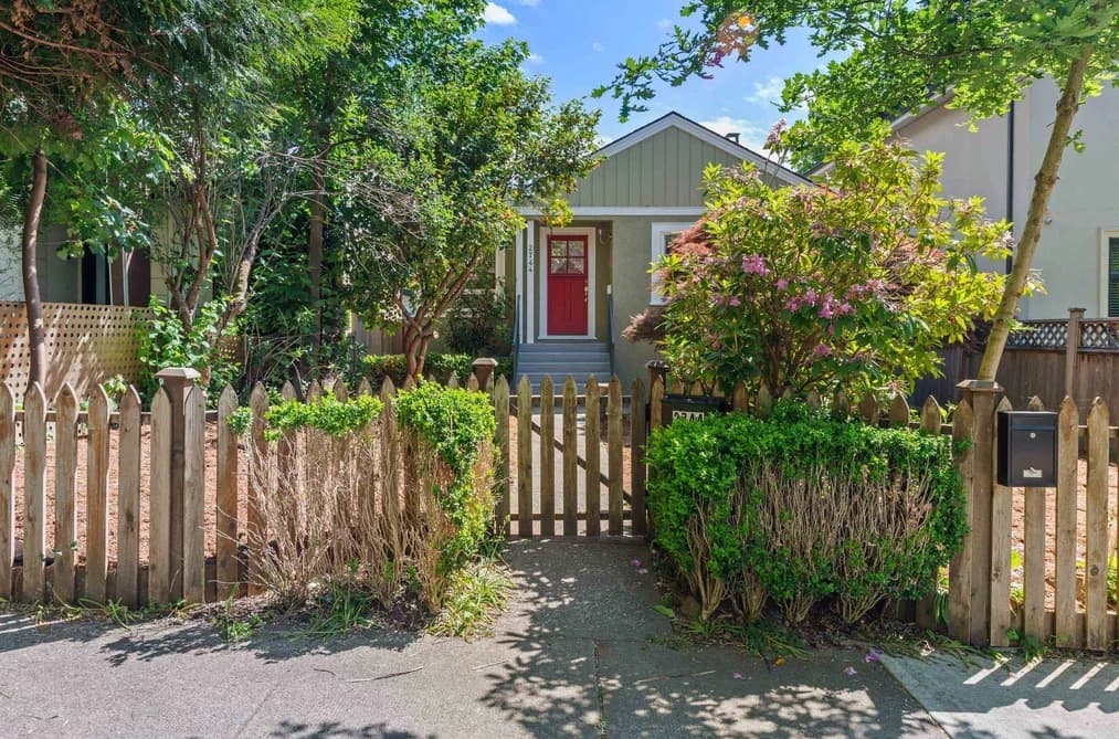 2744 W 10TH AVENUE, Vancouver, BC — Residential for Sale - Photo 2