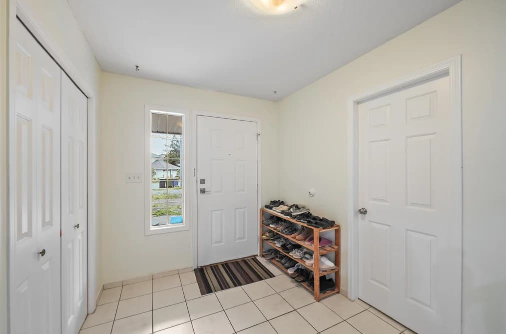 2749 DEHAVILLAND PLACE, Abbotsford, BC — Residential for Sale - Photo 2