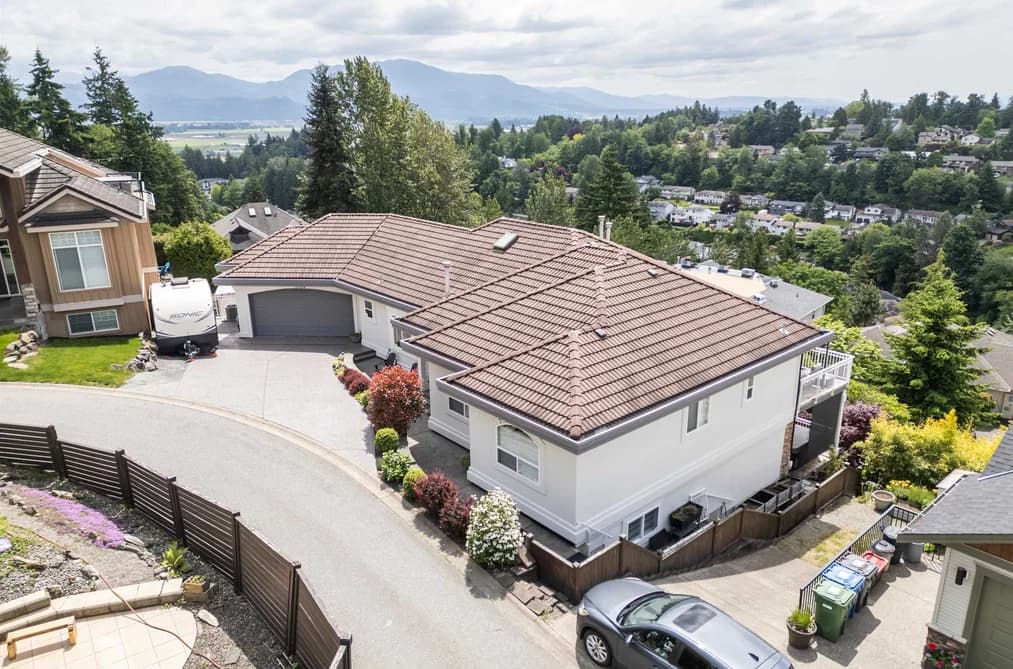 2764 ST MORITZ WAY, Abbotsford, BC — Residential for Sale - Photo 2
