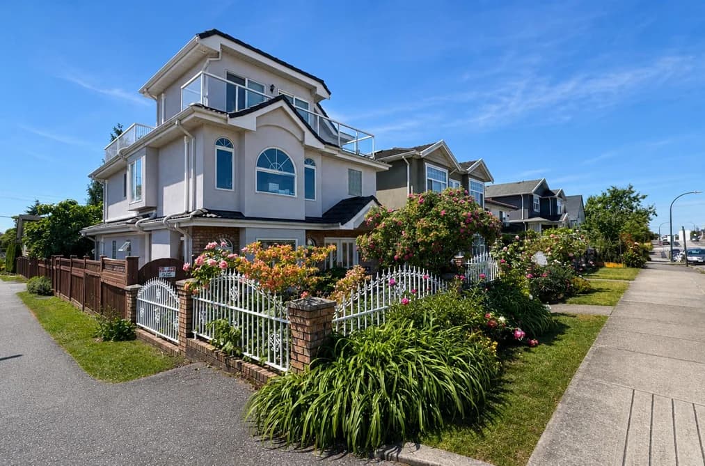 2776 E GEORGIA STREET, Vancouver, BC — Residential for Sale - Photo 2
