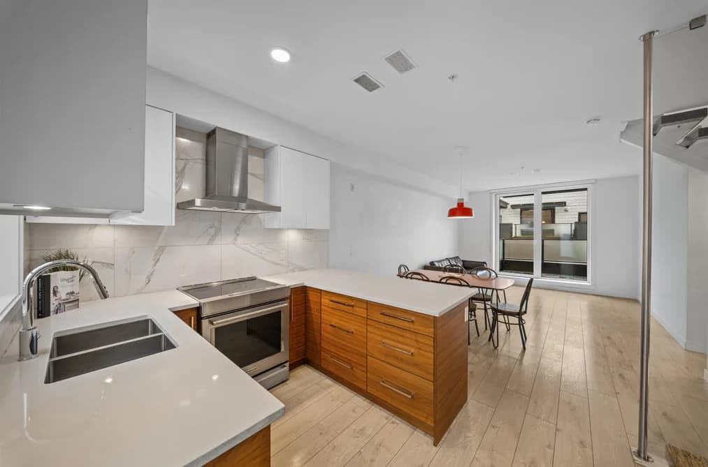 28 720 E 3RD STREET, North Vancouver, BC — Residential for Sale - Photo 2