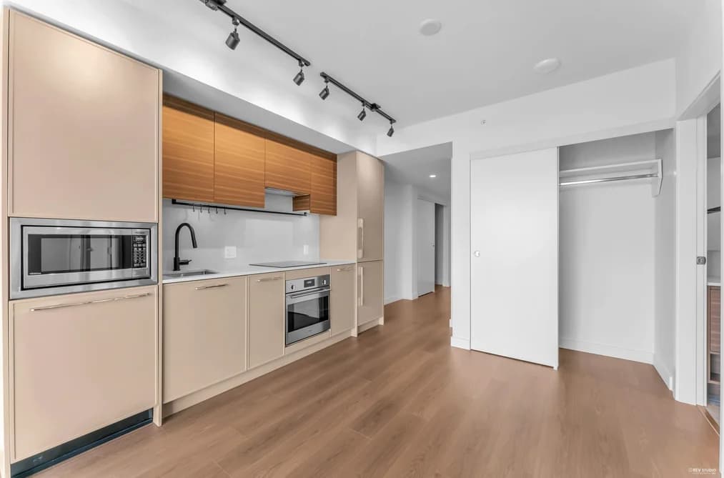 2801 13745 GEORGE JUNCTION, Surrey, BC — Residential for Sale - Photo 2