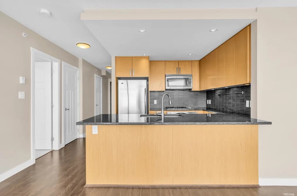 2805 2978 GLEN DRIVE, Coquitlam, BC — Residential for Sale - Photo 2